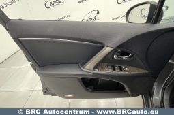 Toyota Avensis Combi 2.2 D-4D Executive Automatas 2015 full