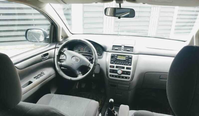 Naudoti 2003 Toyota Avensis Verso full