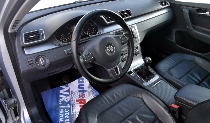 Volkswagen Passat 2013 full