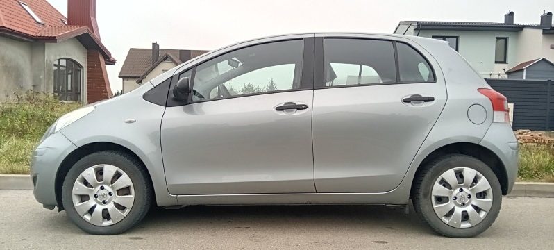 Toyota Yaris 2011 full