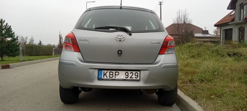 Toyota Yaris 2011 full