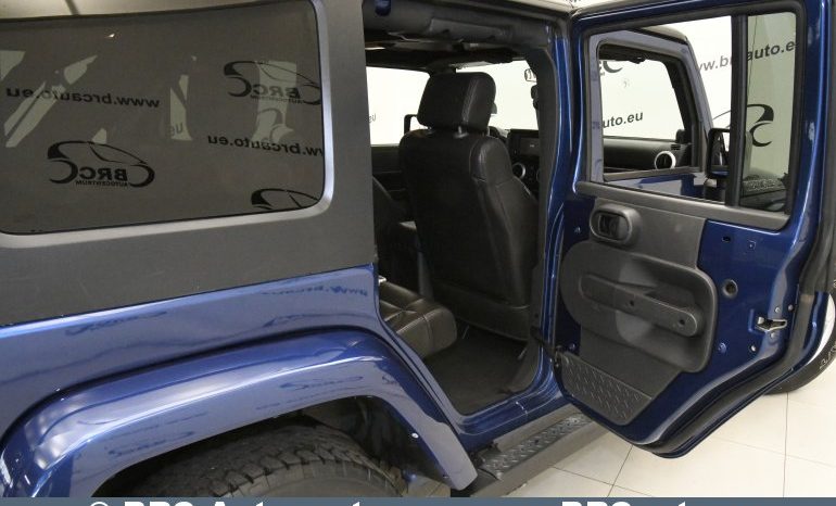 Jeep Wrangler 3.8 Unlimited Sahara Automatas 2010 full