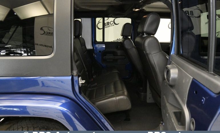 Jeep Wrangler 3.8 Unlimited Sahara Automatas 2010 full