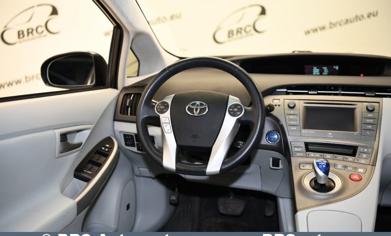 Toyota Prius 1.8 Hybrid Automatas 2013 full