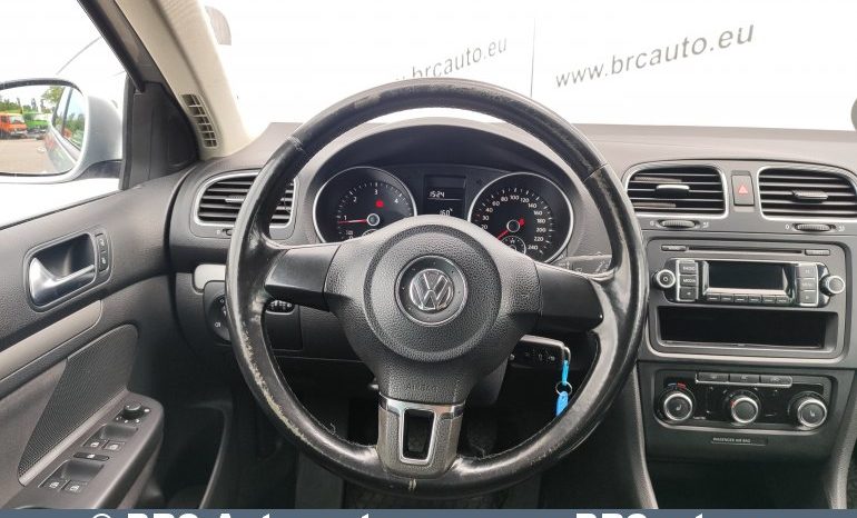 Volkswagen Golf 1.6 TDI Variant 2011 full