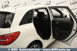 Mercedes-Benz B 180  2012 full