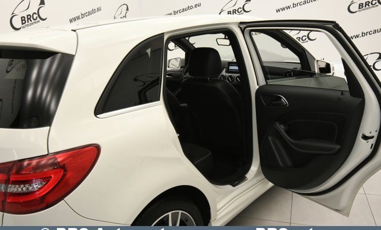 Mercedes-Benz B 180  2012 full