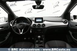 Mercedes-Benz B 180  2012 full