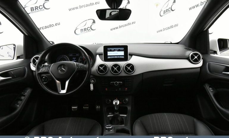 Mercedes-Benz B 180  2012 full