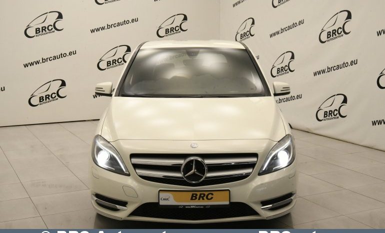 Mercedes-Benz B 180  2012 full