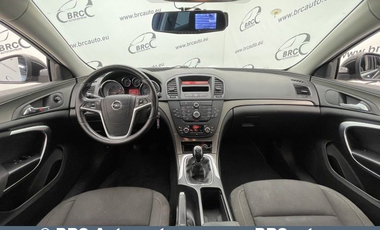 Opel Insignia 2.0 CDTi Sports Tourer 2010 full