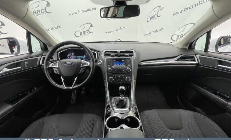 Ford Mondeo 1.5i EcoBoost Titanium 2015 full