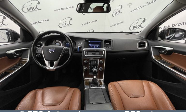 Volvo V60 T3 2011 full