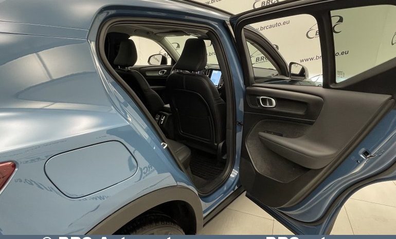 Volvo XC 40 2.0 B5 Plus Dark Theme 2023 full