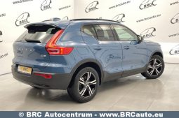 Volvo XC 40 2.0 B5 Plus Dark Theme 2023 full