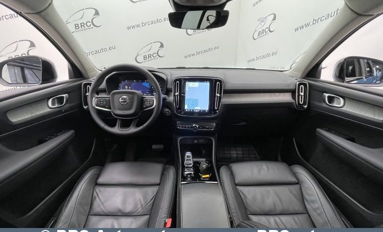 Volvo XC 40 2.0 B5 Plus Dark Theme 2023 full