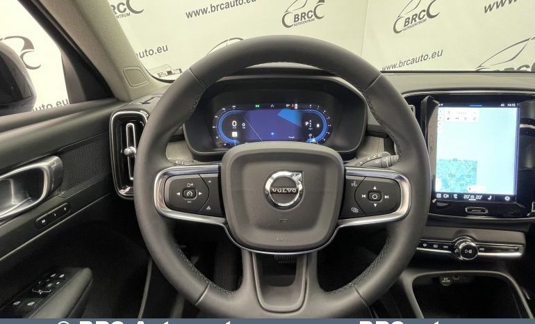 Volvo XC 40 2.0 B5 Plus Dark Theme 2023 full