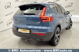 Volvo XC 40 2.0 B5 Plus Dark Theme 2023 full