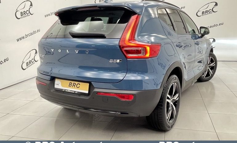 Volvo XC 40 2.0 B5 Plus Dark Theme 2023 full