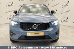 Volvo XC 40 2.0 B5 Plus Dark Theme 2023 full