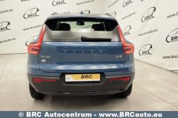 Volvo XC 40 2.0 B5 Plus Dark Theme 2023 full