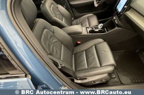 Volvo XC 40 2.0 B5 Plus Dark Theme 2023