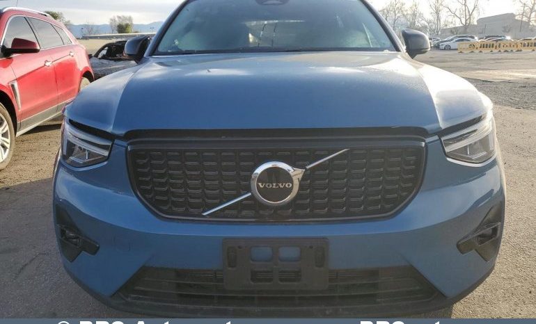 Volvo XC 40 2.0 B5 Plus Dark Theme 2023 full