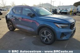 Volvo XC 40 2.0 B5 Plus Dark Theme 2023 full