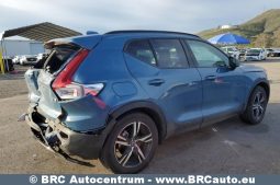 Volvo XC 40 2.0 B5 Plus Dark Theme 2023 full