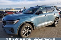 Volvo XC 40 2.0 B5 Plus Dark Theme 2023 full