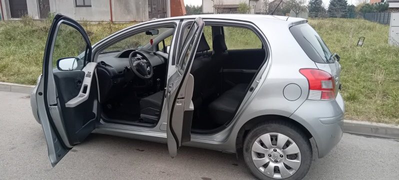 Toyota Yaris 2011 full