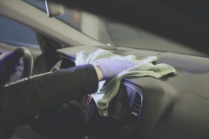 Salono valymas. Vytenio Kudarausko nuotrauka