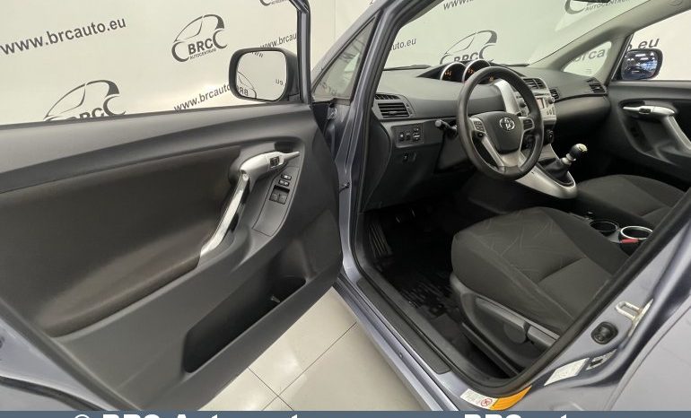 Toyota Verso 1.6 Luna 2010 full