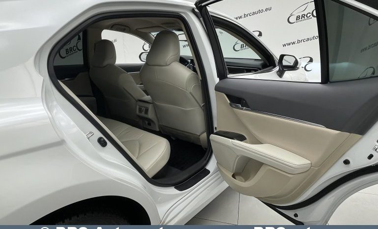 Toyota Camry Hybrid Automatas 2022 full