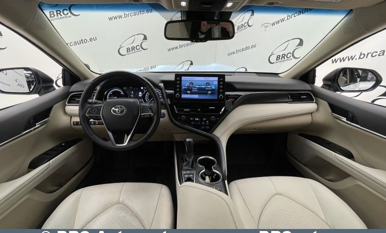 Toyota Camry Hybrid Automatas 2022 full