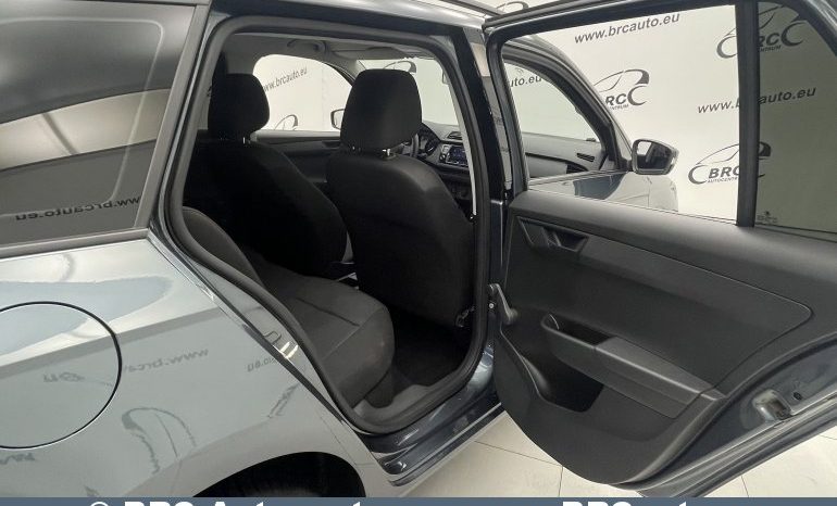 Skoda Fabia 1.0 MPI 2019 full