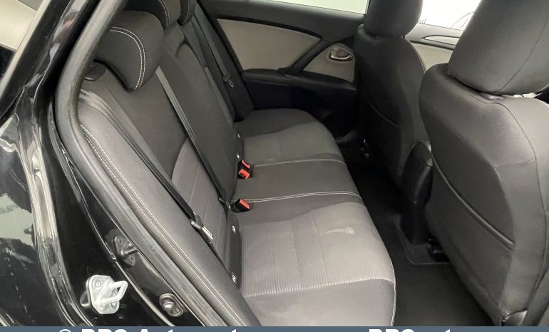 Toyota Avensis 2.0 D-4D Wagon 2015 full