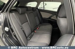 Toyota Avensis 2.0 D-4D Wagon 2015 full