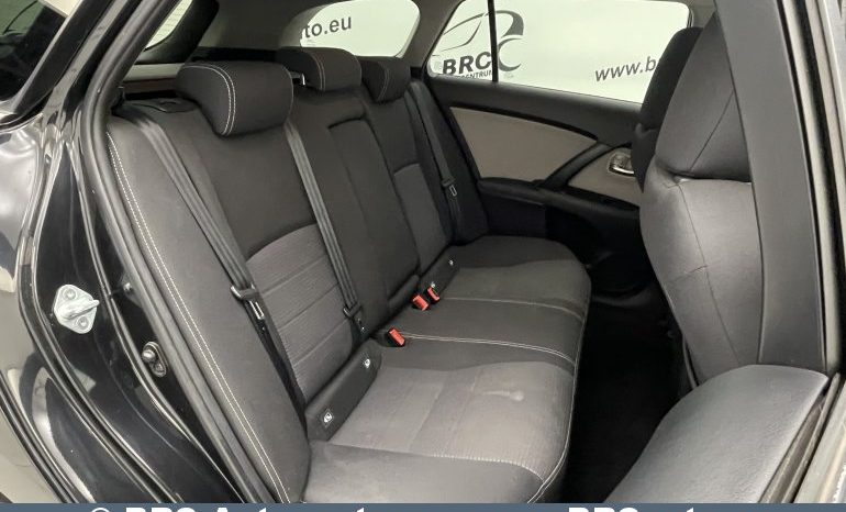 Toyota Avensis 2.0 D-4D Wagon 2015 full