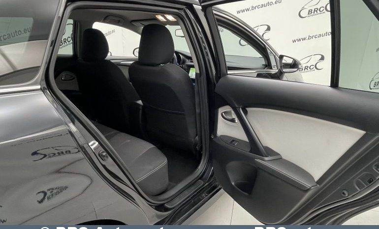 Toyota Avensis 2.0 D-4D Wagon 2015 full
