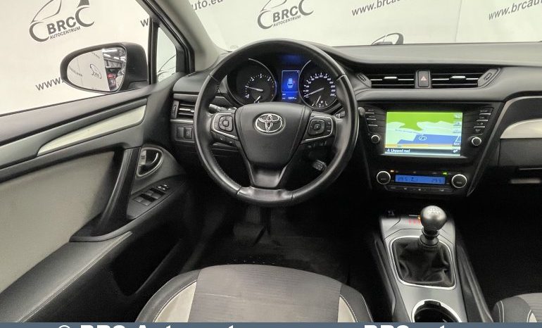 Toyota Avensis 2.0 D-4D Wagon 2015 full