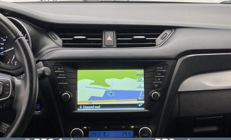 Toyota Avensis 2.0 D-4D Wagon 2015 full