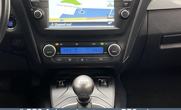 Toyota Avensis 2.0 D-4D Wagon 2015 full