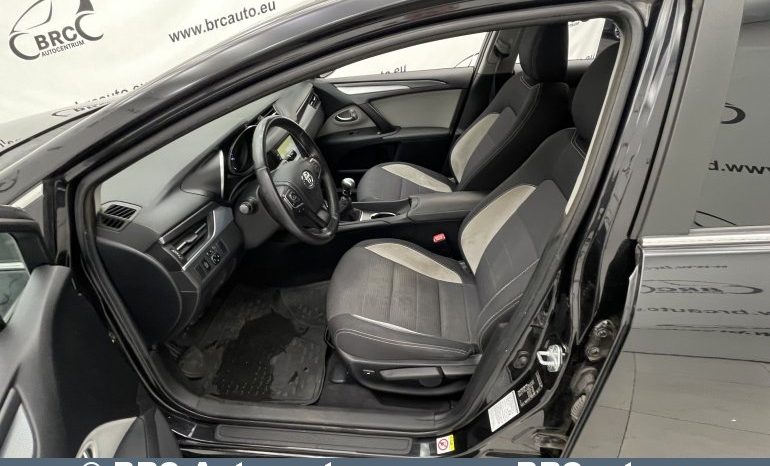 Toyota Avensis 2.0 D-4D Wagon 2015 full