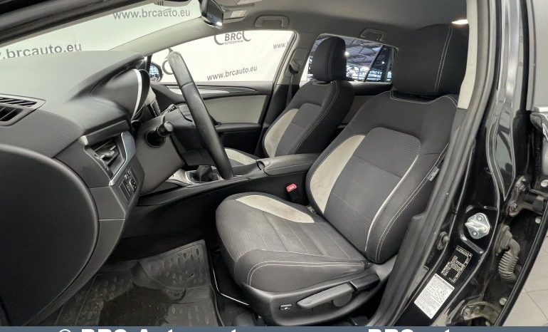 Toyota Avensis 2.0 D-4D Wagon 2015 full