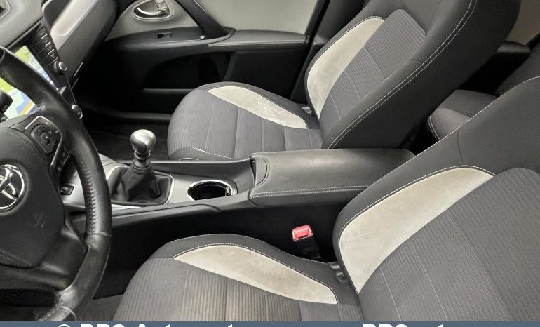Toyota Avensis 2.0 D-4D Wagon 2015 full