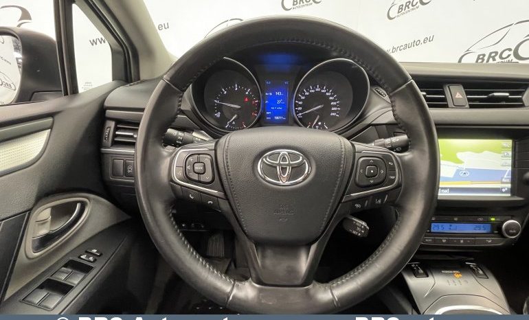 Toyota Avensis 2.0 D-4D Wagon 2015 full