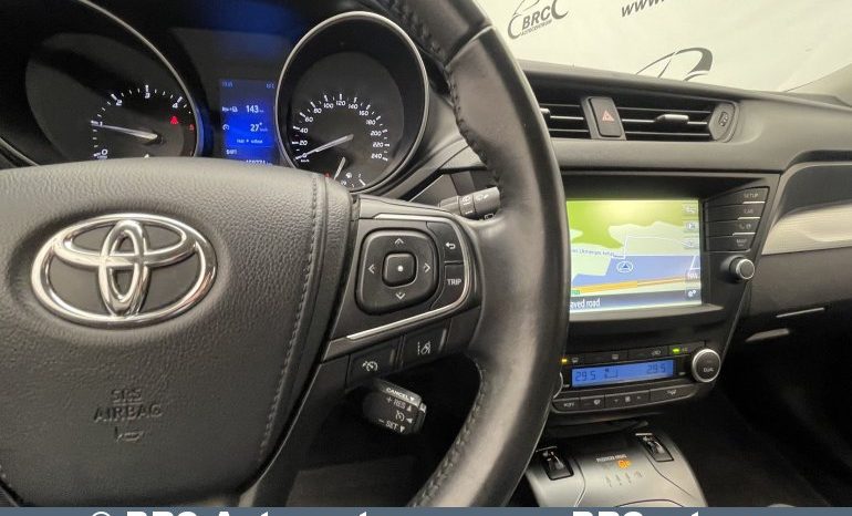 Toyota Avensis 2.0 D-4D Wagon 2015 full