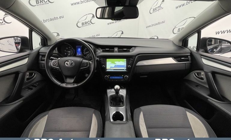 Toyota Avensis 2.0 D-4D Wagon 2015 full