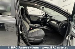 Toyota Avensis 2.0 D-4D Wagon 2015 full